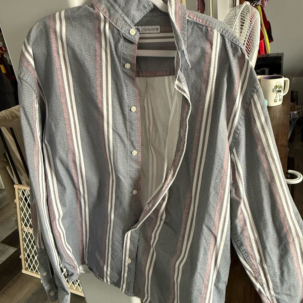 Zara Men's Striped Button-Up Shirt in Gray and Pink